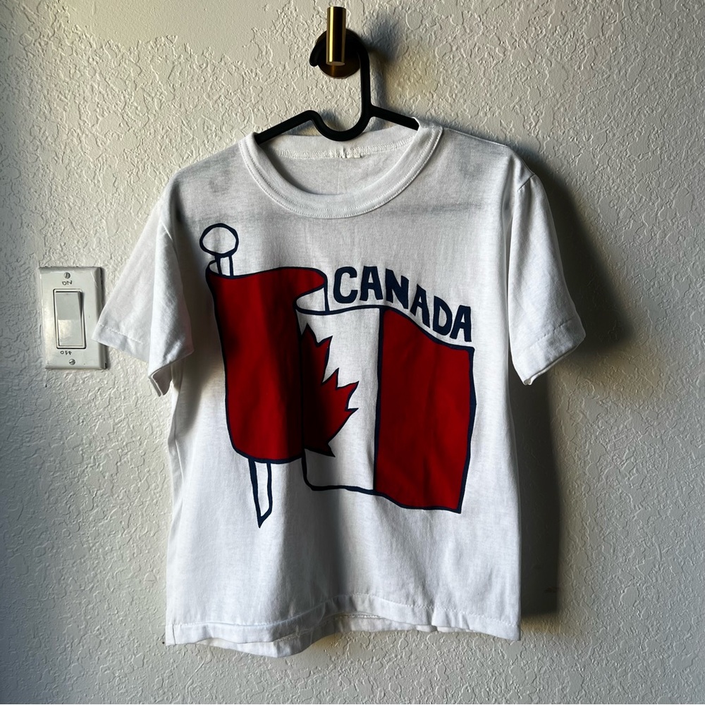 Vintage Canada Flag Kids T-Shirt - White and Red